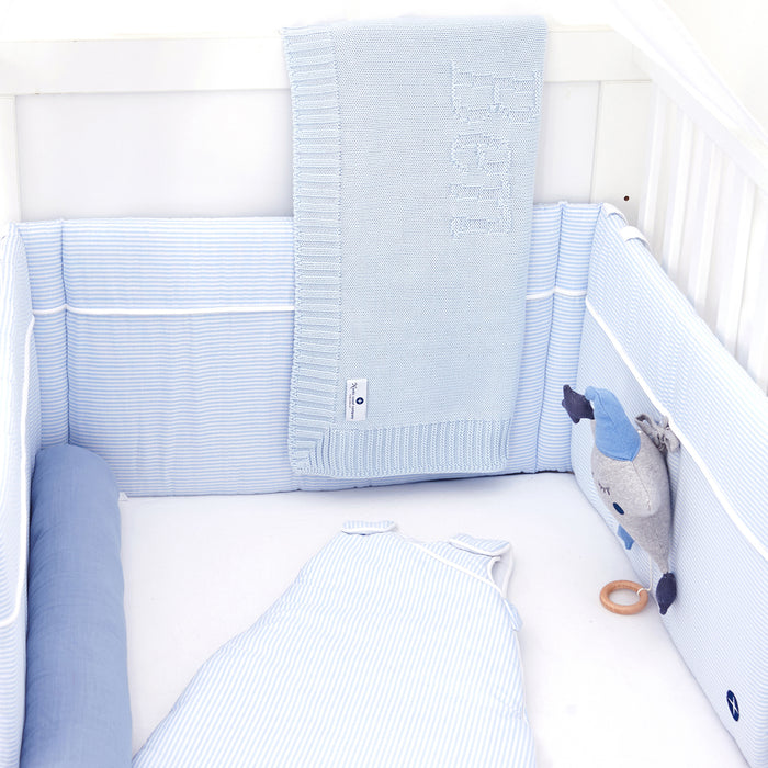 Baby bed bumper blue